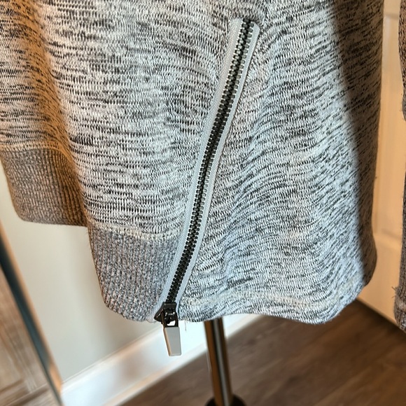 90 Degree - Size Large - Grey Shirt with Zippers on bottom sides Excellent Cond! - Picture 3 of 8